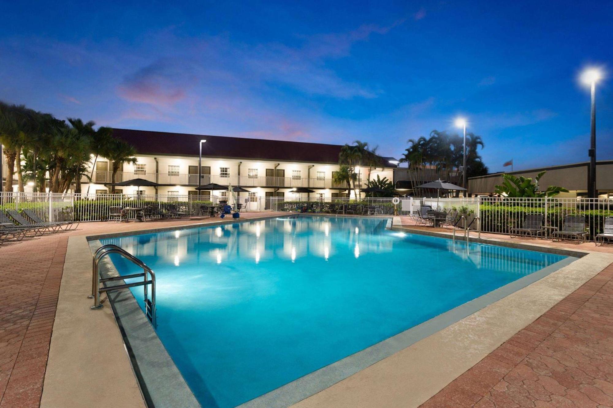 La Quinta By Wyndham Cocoa Beach-port Canaveral Hotel Cocoa Beach