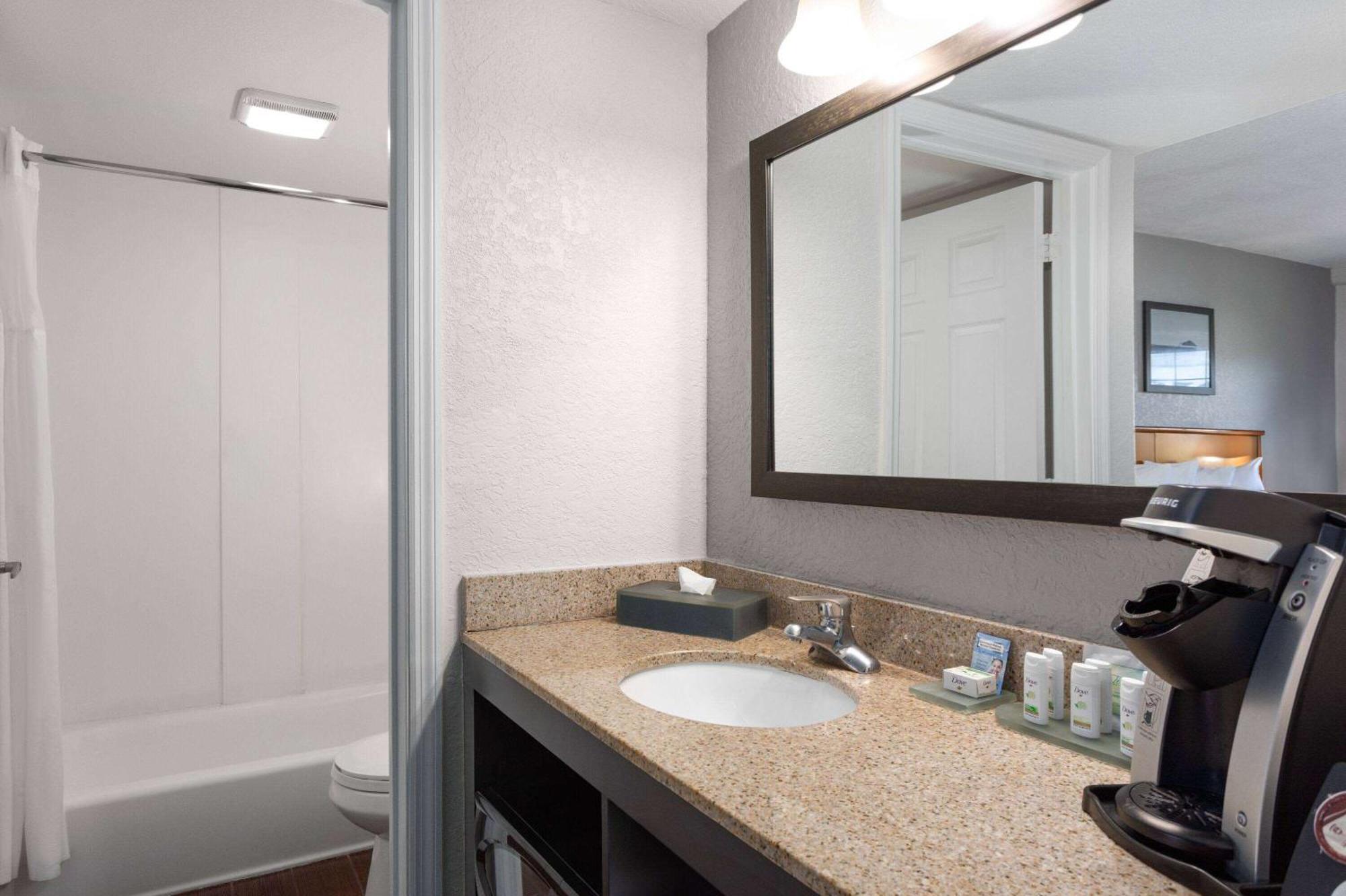 La Quinta By Wyndham Cocoa Beach-port Canaveral Hotel