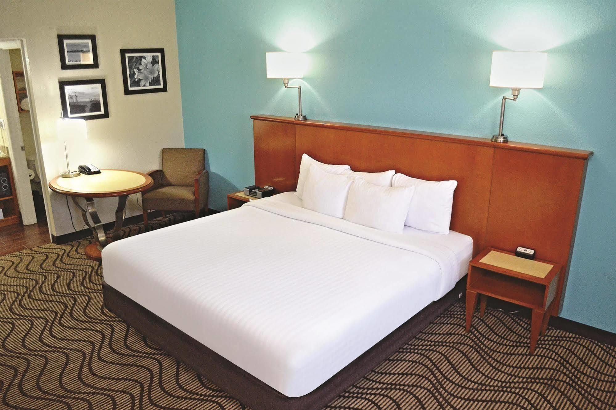 Hotel La Quinta By Wyndham Cocoa Beach-port Canaveral 3*