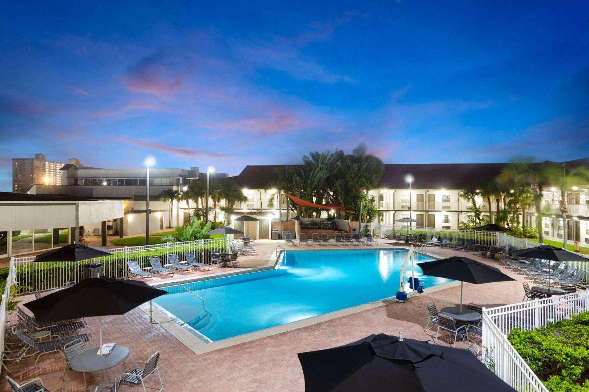 La Quinta By Wyndham Cocoa Beach-port Canaveral Hotel 3*